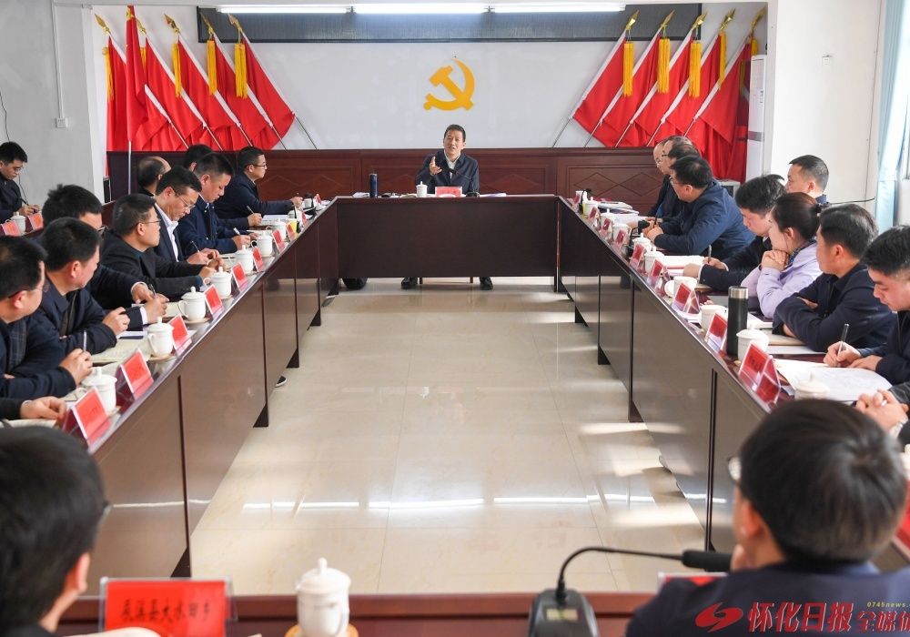 许忠建在麻阳尧市镇主持召开部分乡镇党委书记座谈会