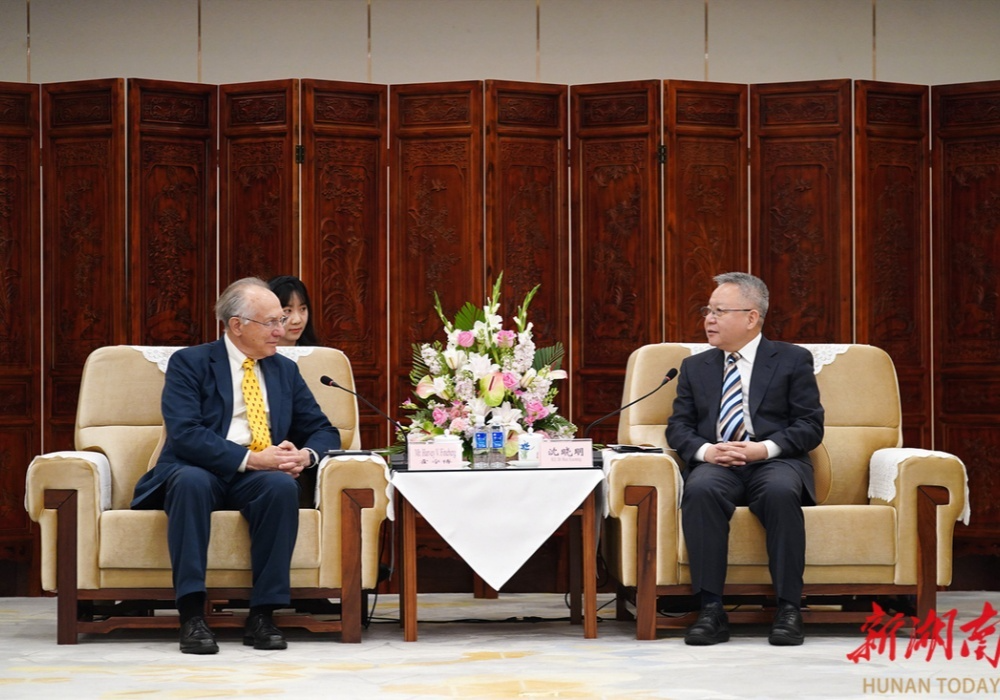 沈晓明会见美国中华医学基金会理事长霍宁博一行