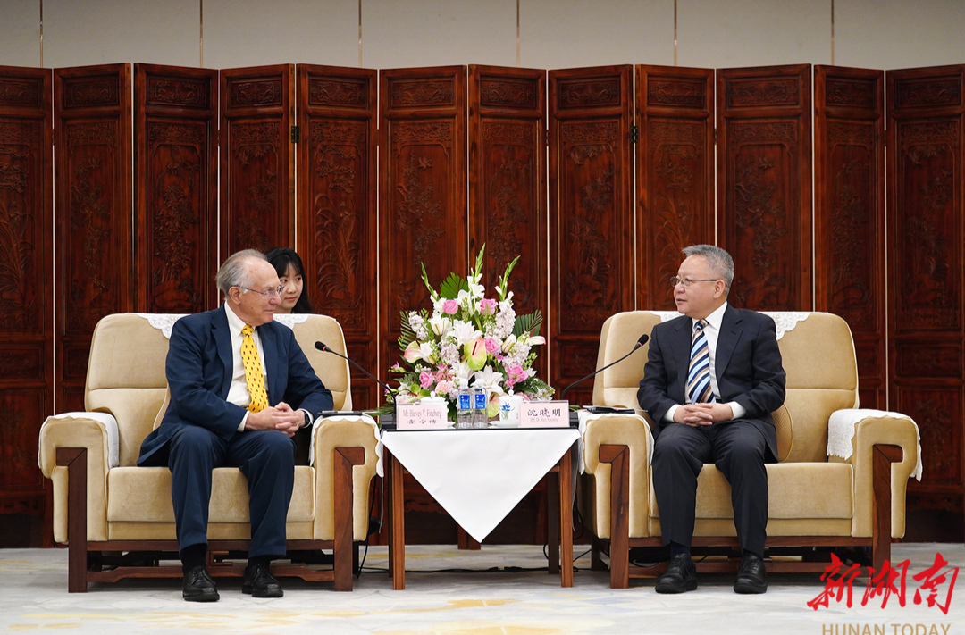 沈晓明会见美国中华医学基金会理事长霍宁博一行