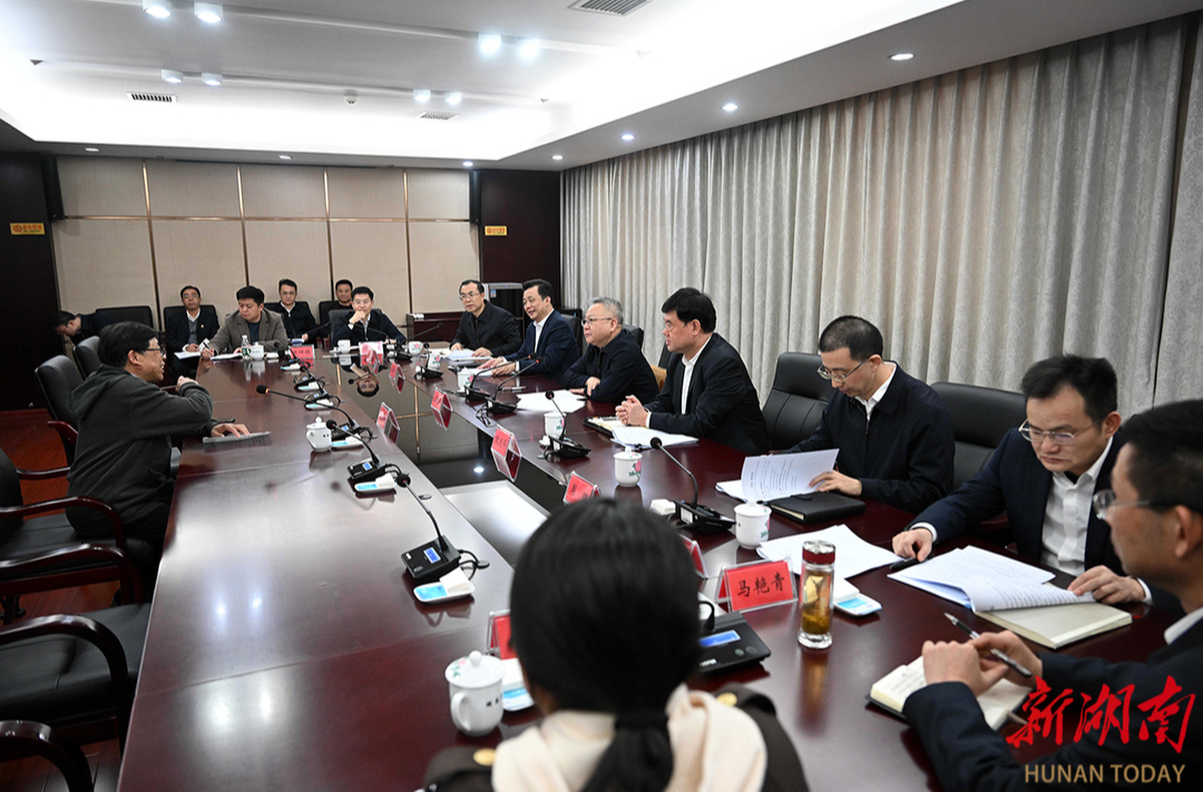沈晓明到省信访局接访并主持召开座谈会