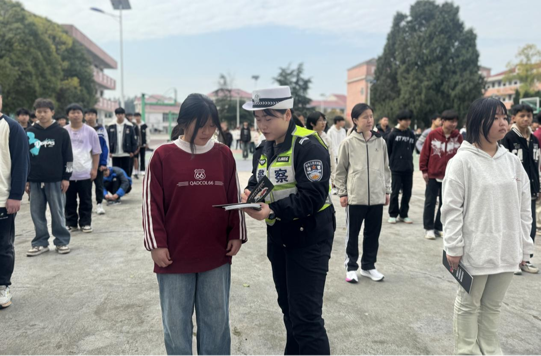 岩桥镇：扎实筑牢农村交通安全防线