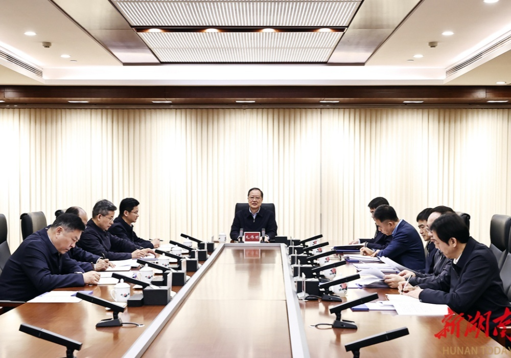 毛伟明主持省政府党组会议 部署开展深入贯彻中央八项规定精神学习教育