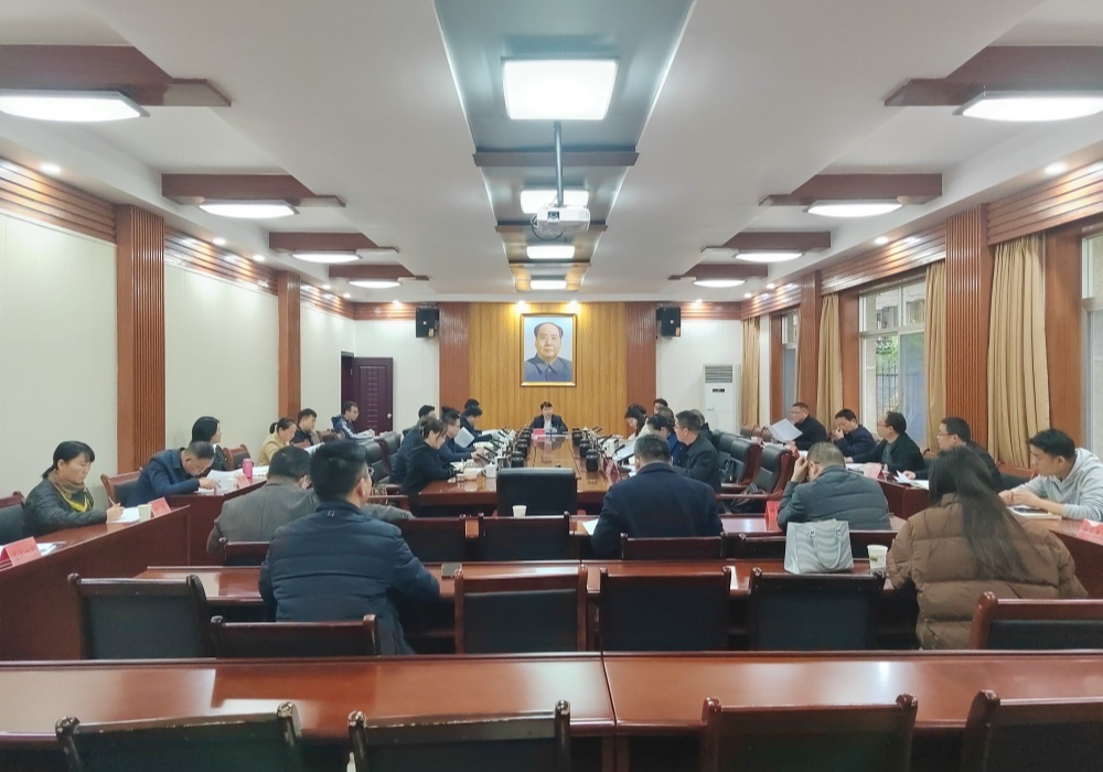 县委书记梁志平在书香芷江建设专题调度会上强调 深化全民阅读活动，打造书香芷江品牌