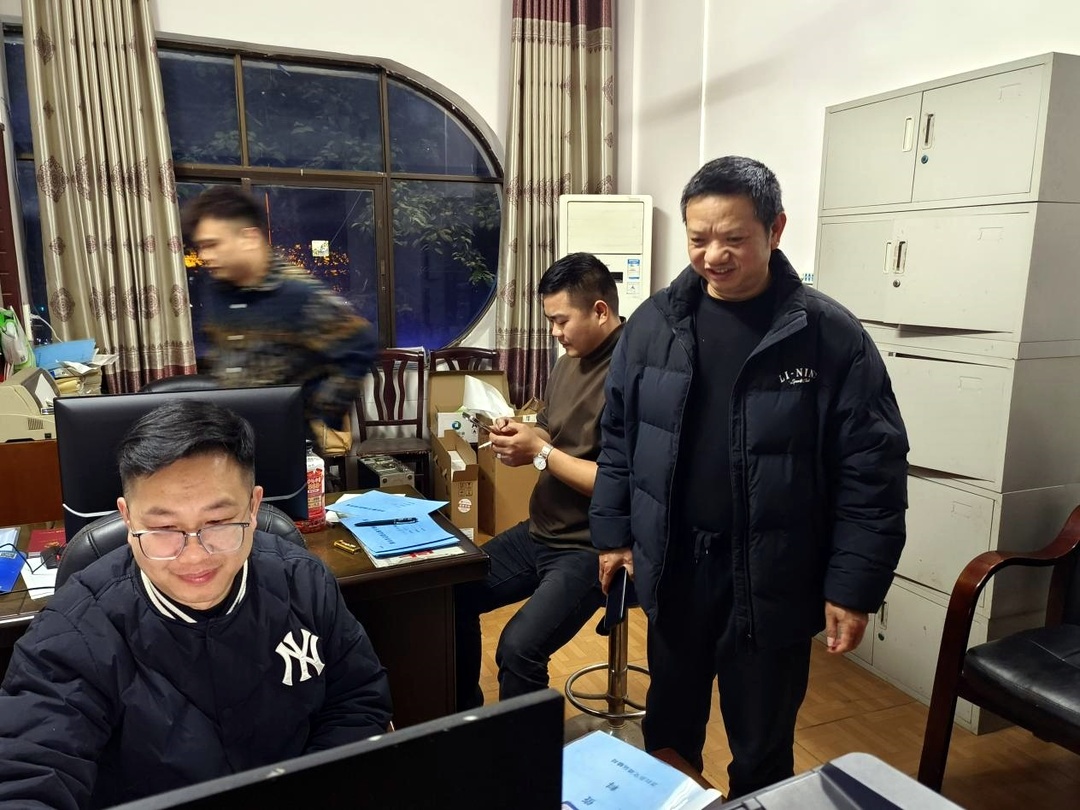 芷江：延时服务解企忧 高效办证获点赞