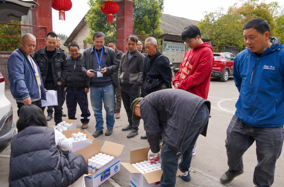 芷江：物化补助暖民心 农业生产提信心