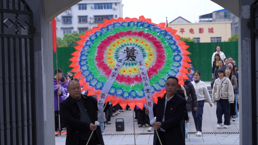 芷江中小学幼儿园开展清明祭扫活动 缅怀革命先烈