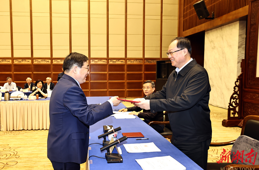毛伟明与参事馆员座谈 听取编制“十五五”规划建议