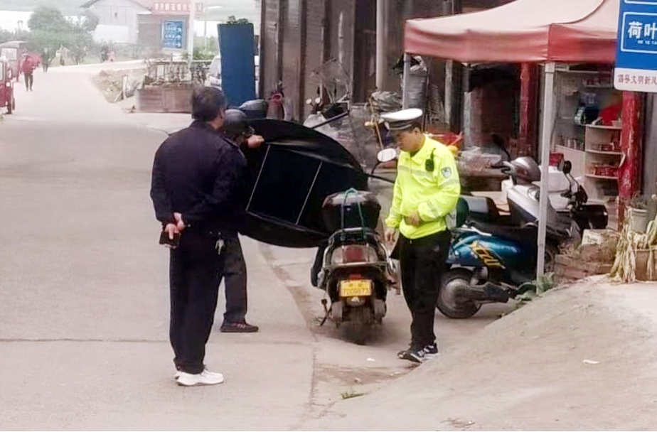 新店坪镇开展道路安全联合执法