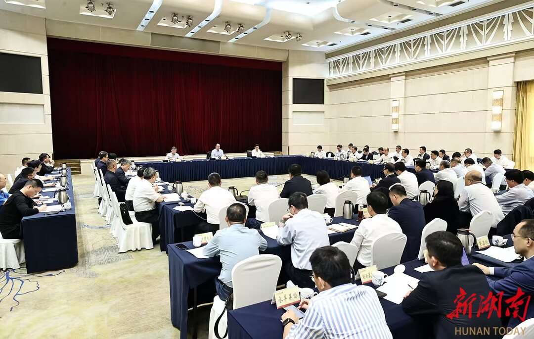 毛伟明与头部企业共议应对对外贸易新形势