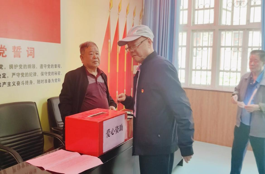 芷江一中退休教师爱心捐款助力困难学子