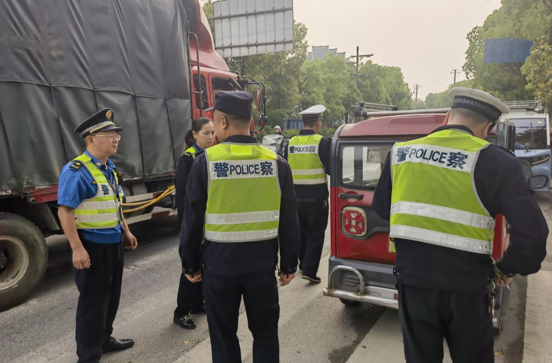 芷江镇：交通安全联合整治行动 柔性执法与长效管理并重