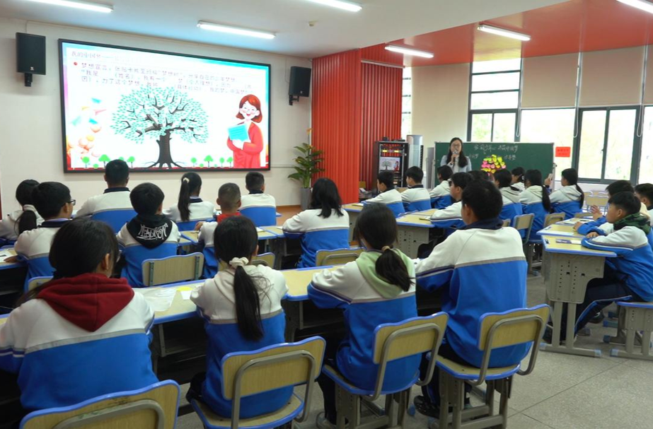 芷江：深耕思政教育 厚植家国情怀 助力学生成长