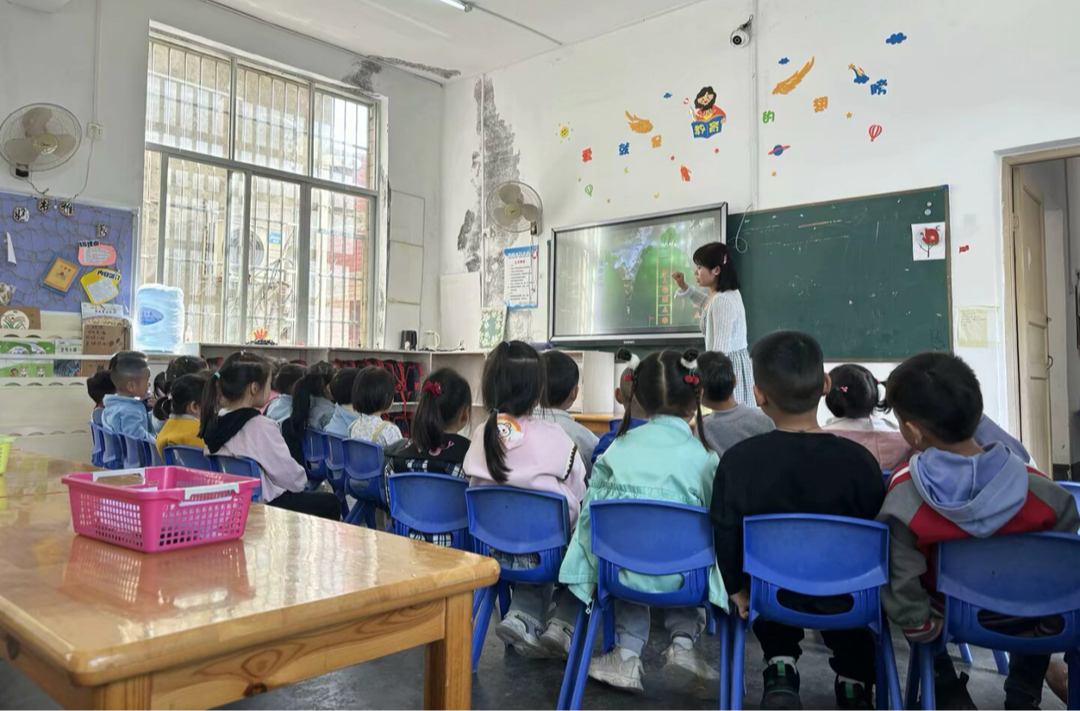 河西幼儿园与罗旧中心幼儿园开展园际交流活动