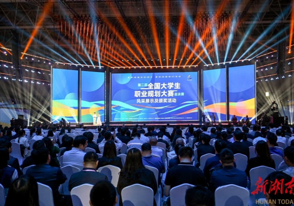 许忠建主持召开鹤中一体化工作一季度讲评会