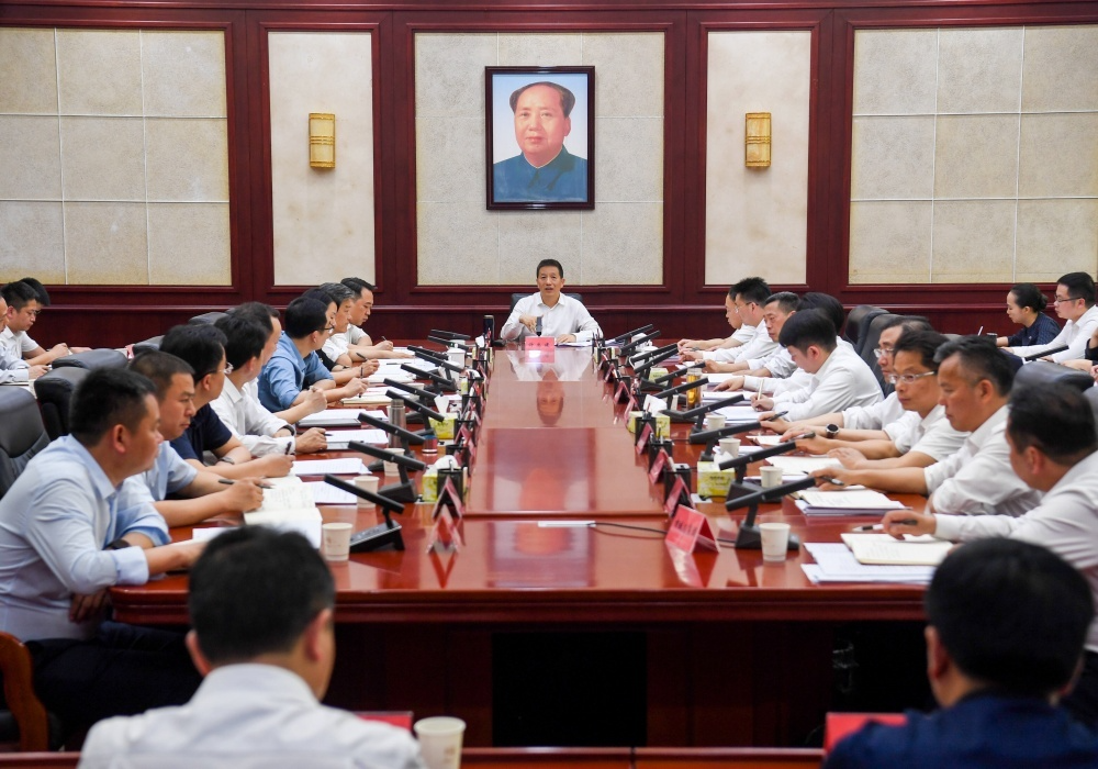 许忠建主持召开鹤中一体化工作一季度讲评会