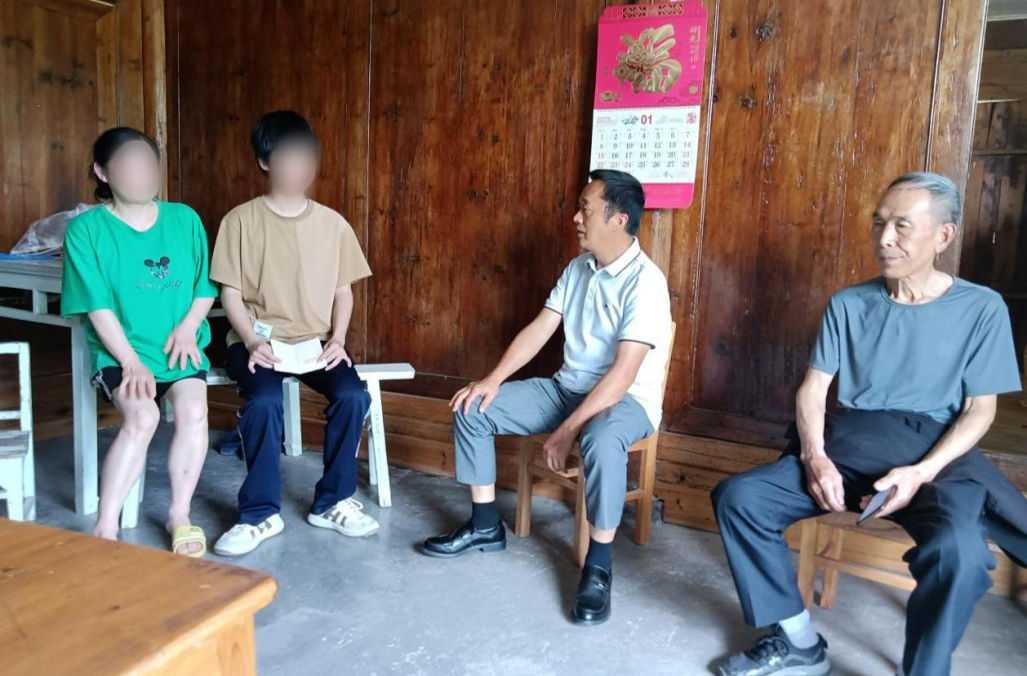 芷江关工委：慰问暖人心 关爱传真情