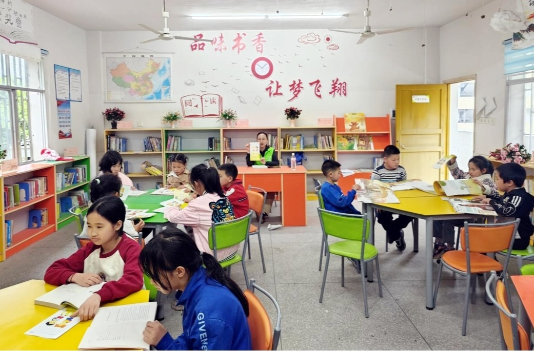芷江：书香伴成长 禁毒护童心