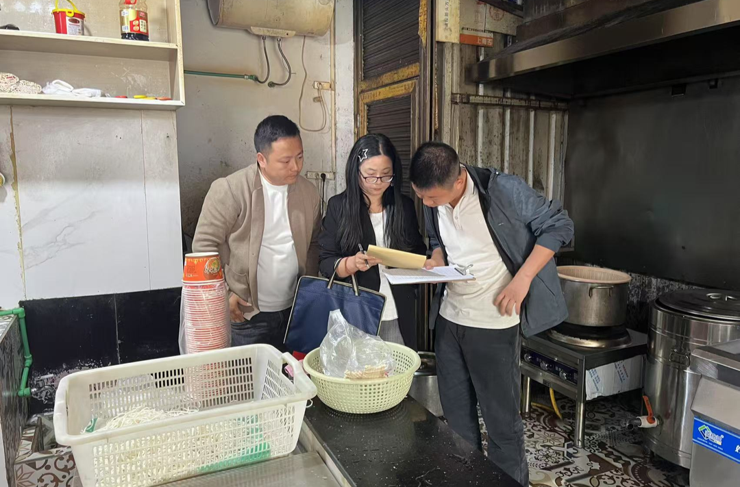 新店坪镇开展燃气安全专项检查