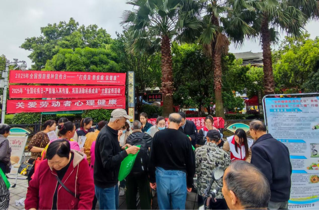 芷江开展第二十三个职业病防治法宣传周暨“百市千县”中医药文化惠民活动
