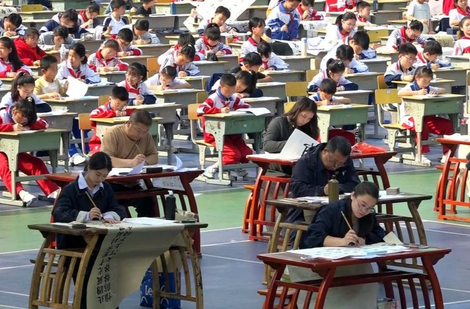 芷江举行中小学师生现场书法比赛