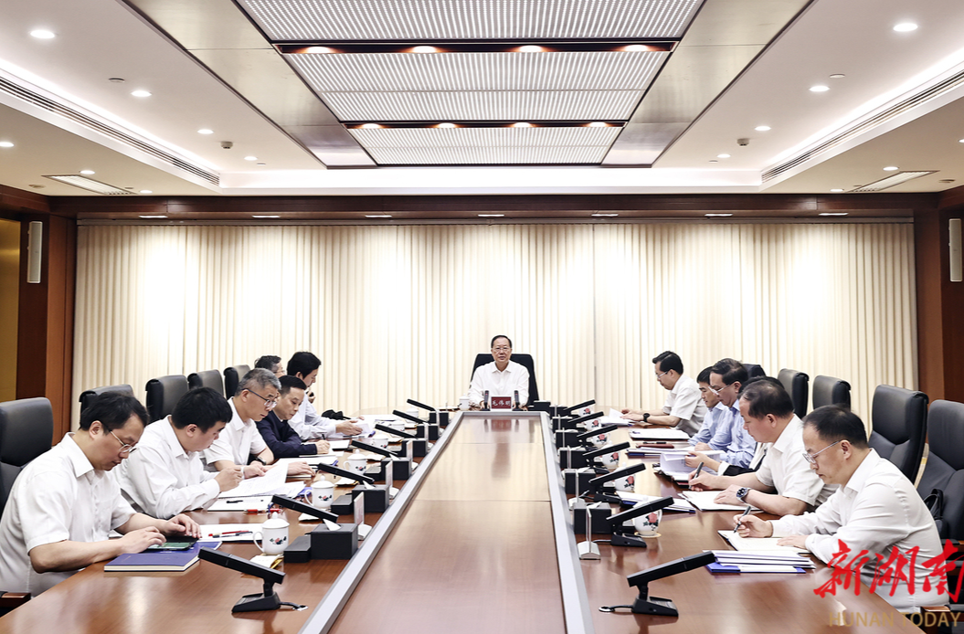 毛伟明在省数据局调研