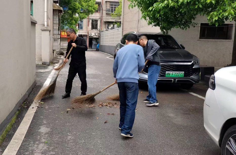 芷江史志研究室开展卫生清扫志愿服务活动