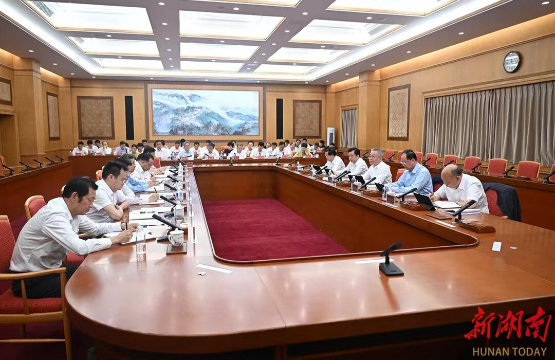 沈晓明：坚决扛牢生态环境保护政治责任 加快建设人与自然和谐共生的美丽湖南