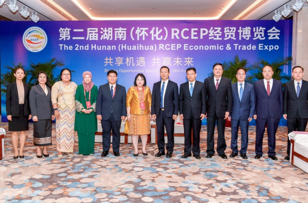 共享机遇 共赢未来｜许忠建会见6国驻华使节