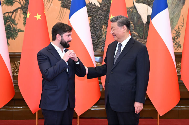 习近平会见智利总统博里奇