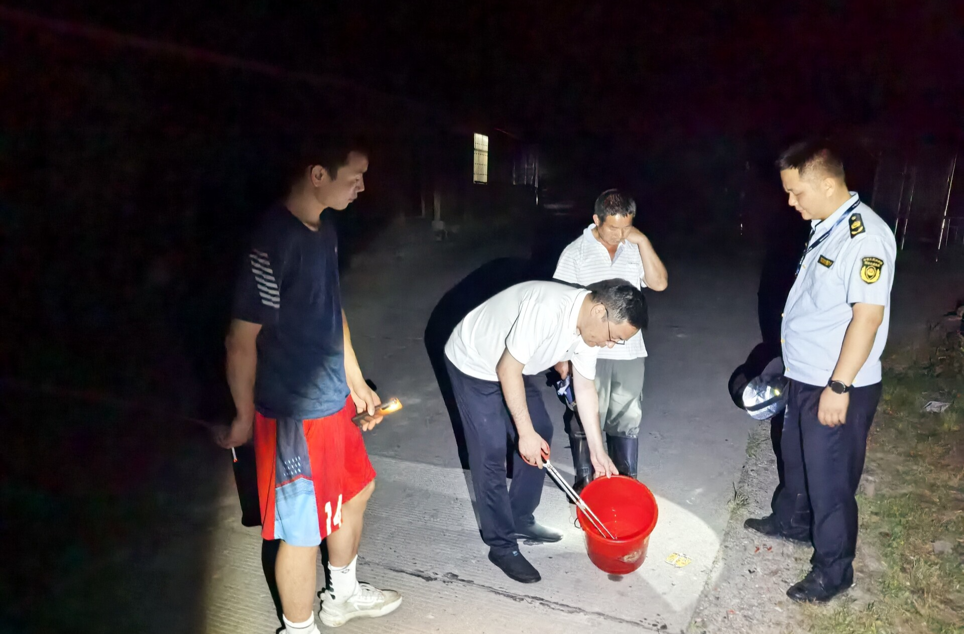 芷江镇：昼夜巡查护碧水 退捕禁捕显成效