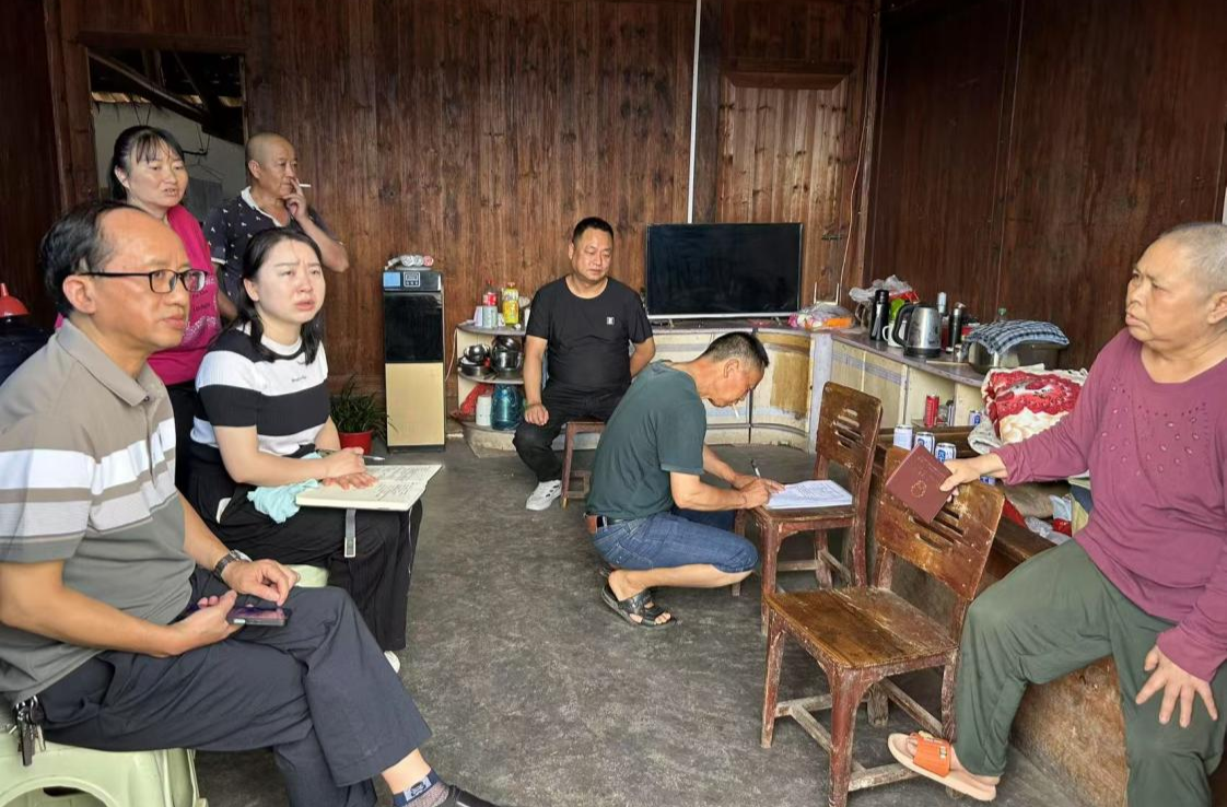 芷江镇入户走访纾困解难 精准帮扶暖民心