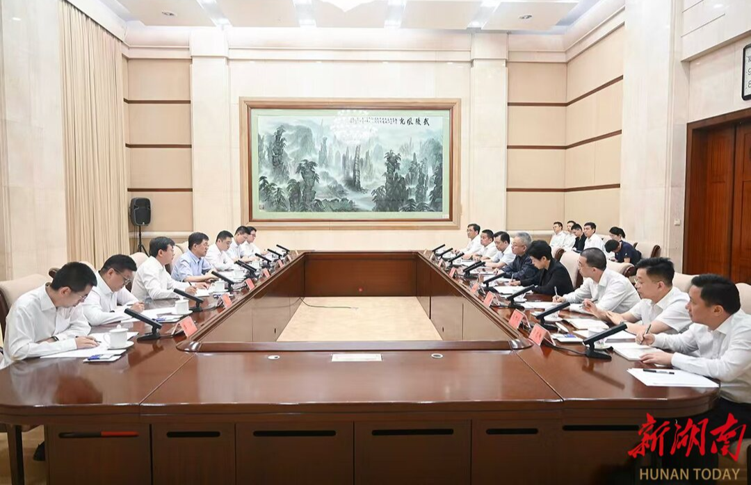 沈晓明与共青团中央书记处第一书记阿东一行会谈