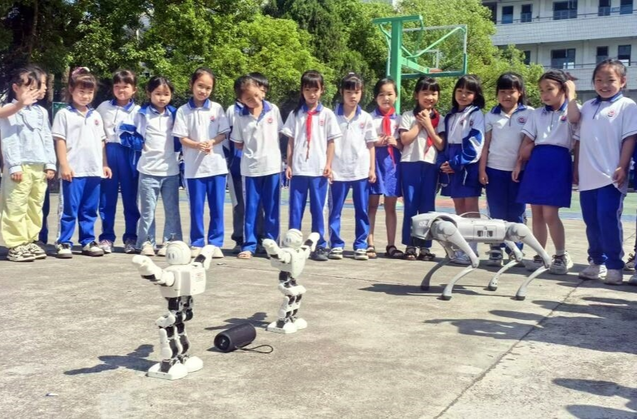 芷江河西小学开展科技教育活动