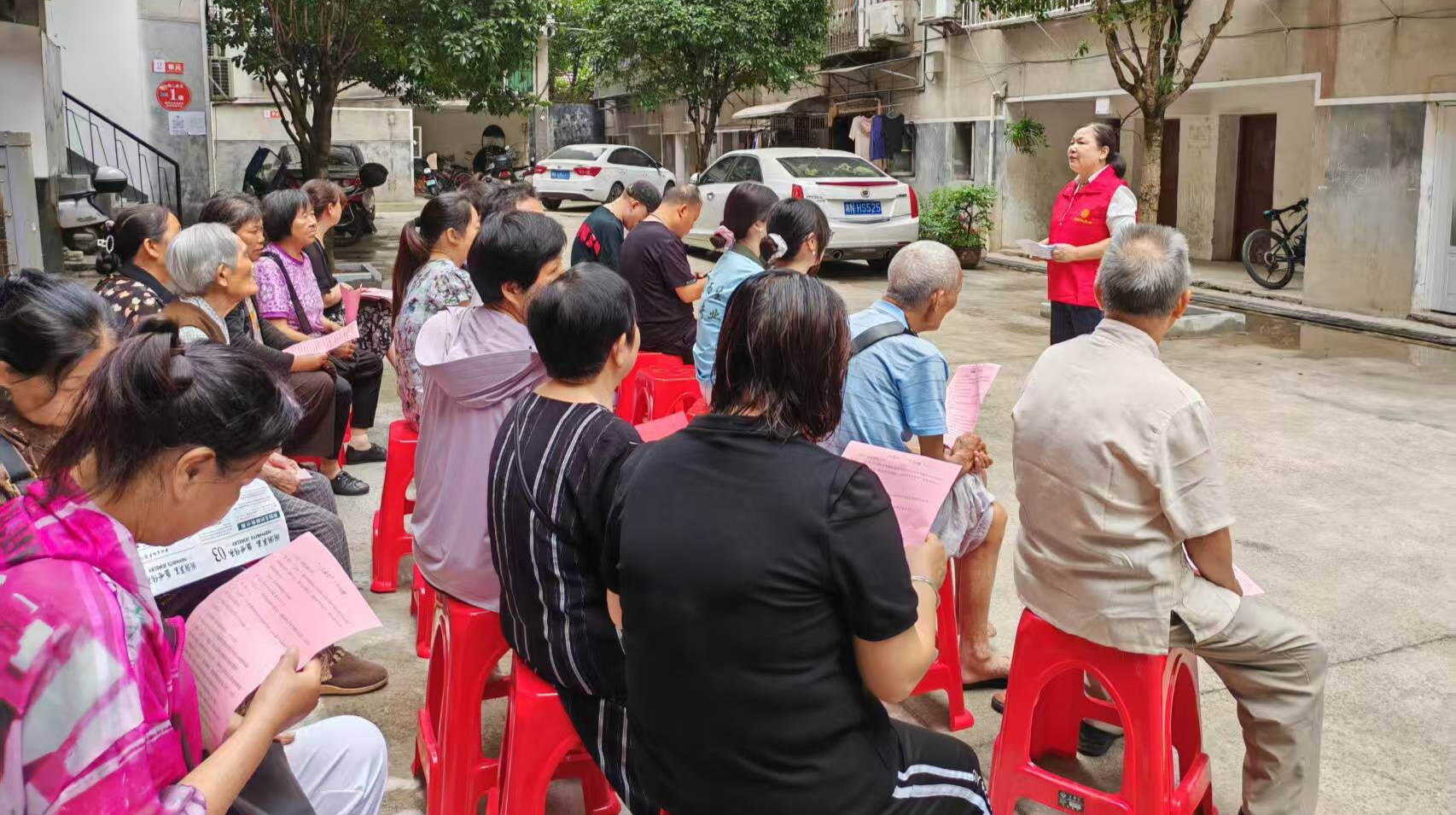 南街社区举办“喜迎盛会”主题院落会活动