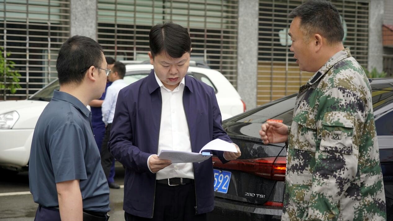 县委书记梁志平赴罗旧等乡镇调研深入贯彻中央八项规定精神学习教育开展情况