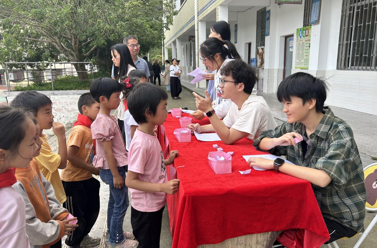 梨溪口学校开展“六一”儿童节庆祝活动