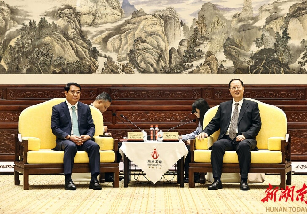 毛伟明会见老挝万象市市长