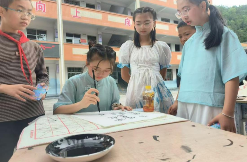 多彩非遗庆六一：五郎溪小学开展非遗体验活动