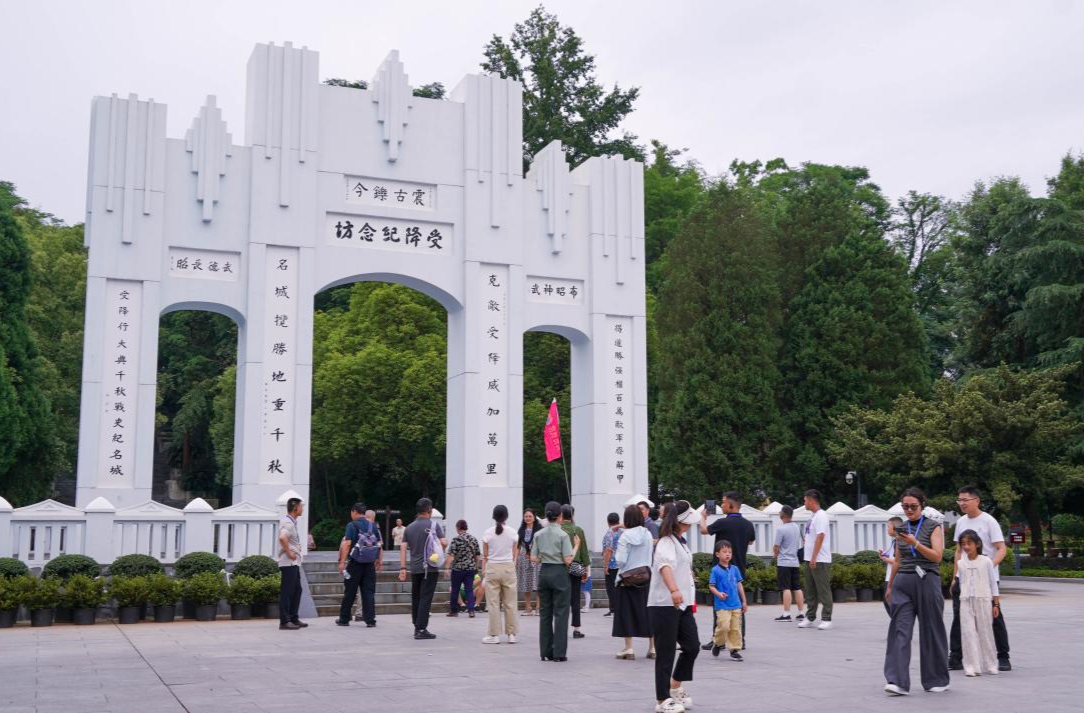 端午逢“六一”中国人民抗日战争胜利受降纪念馆迎来“亲子游”热潮
