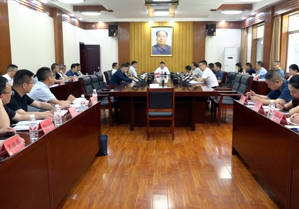 梁志平主持召开2025年县总河长会议