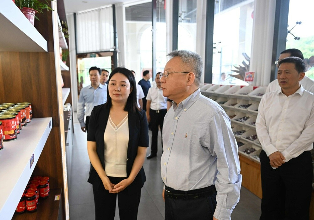 沈晓明围绕做好“三农”工作、推进乡村全面振兴开展“十五五”规划专题调研