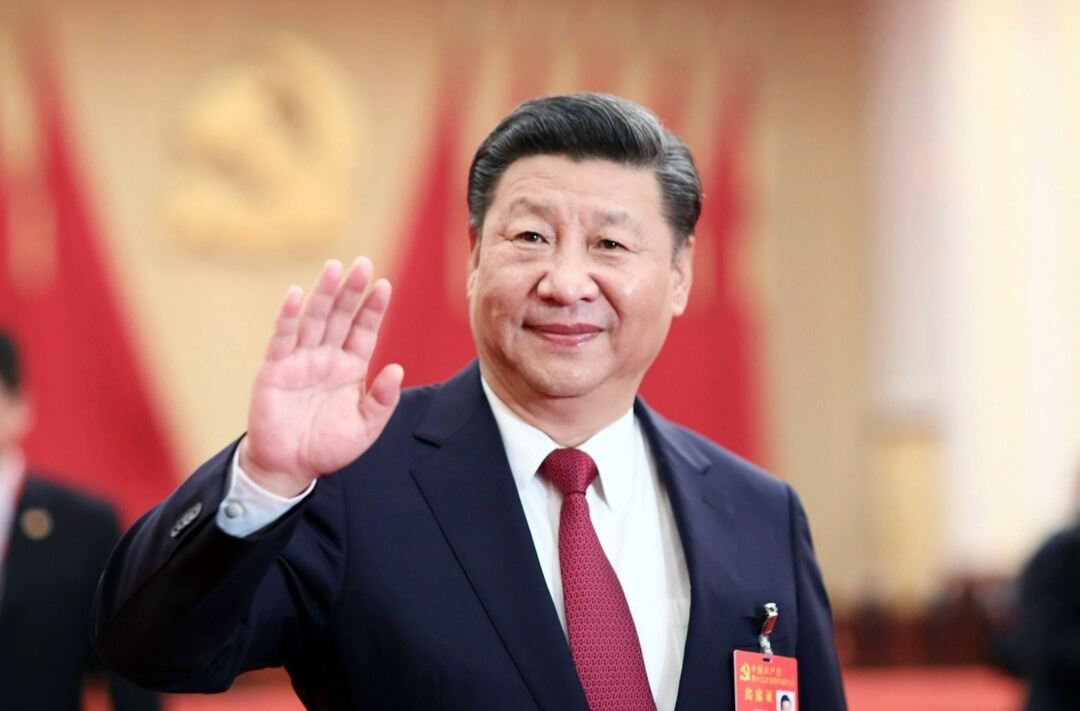 习近平接受班禅额尔德尼·确吉杰布拜见