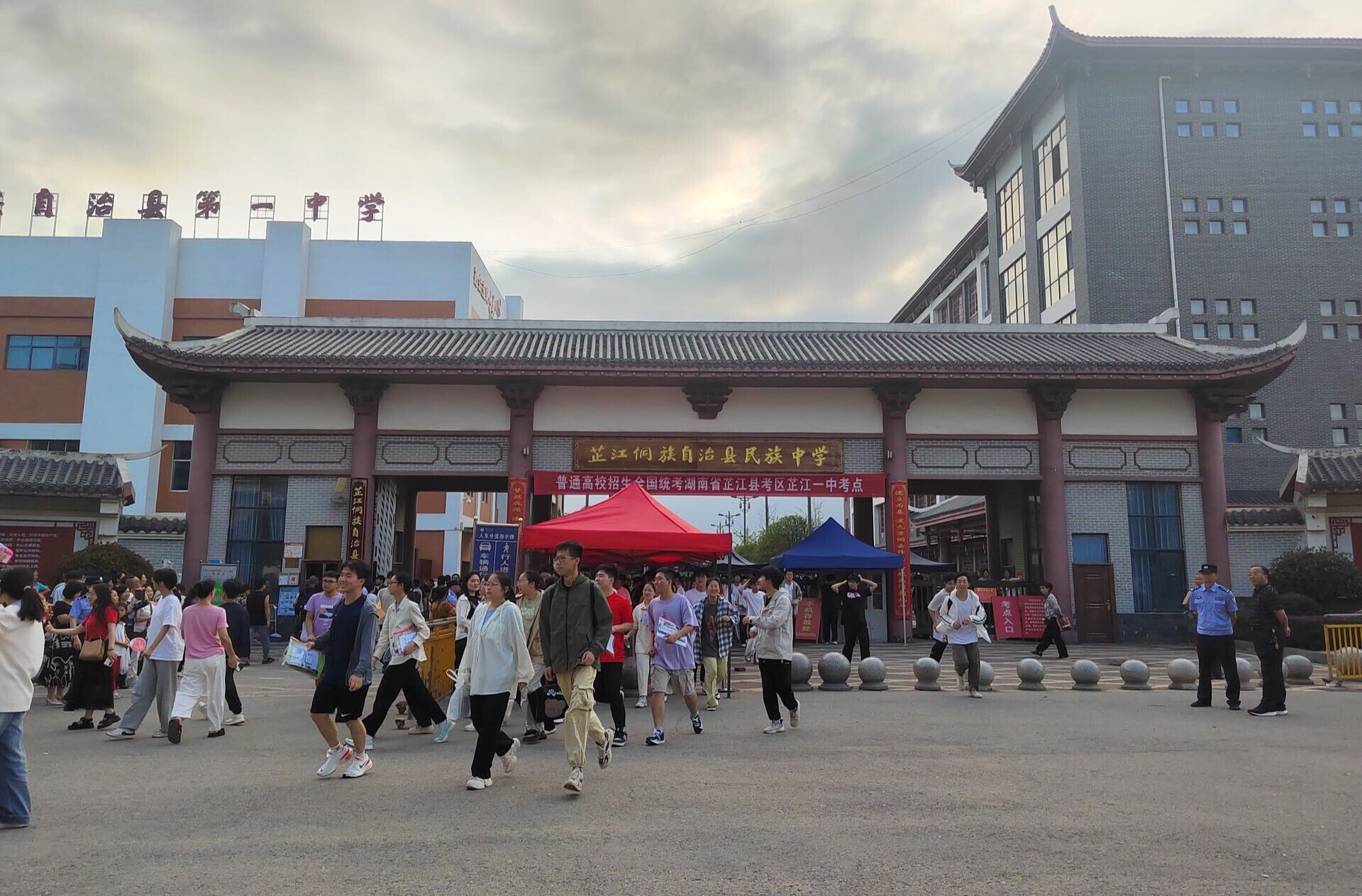 2025年高考圆满结束 1647名学子踏上人生新征程