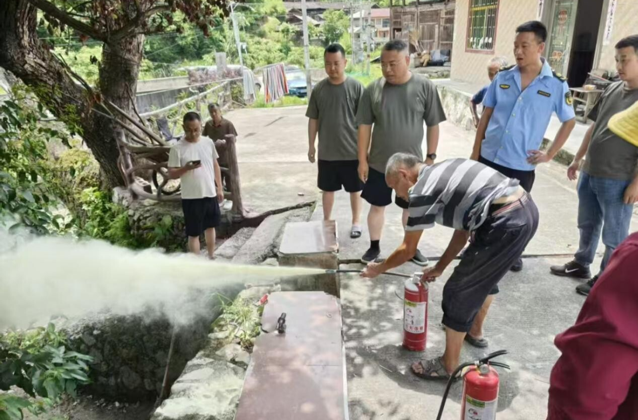 大树坳乡：消防知识进团寨 安全守护暖人心
