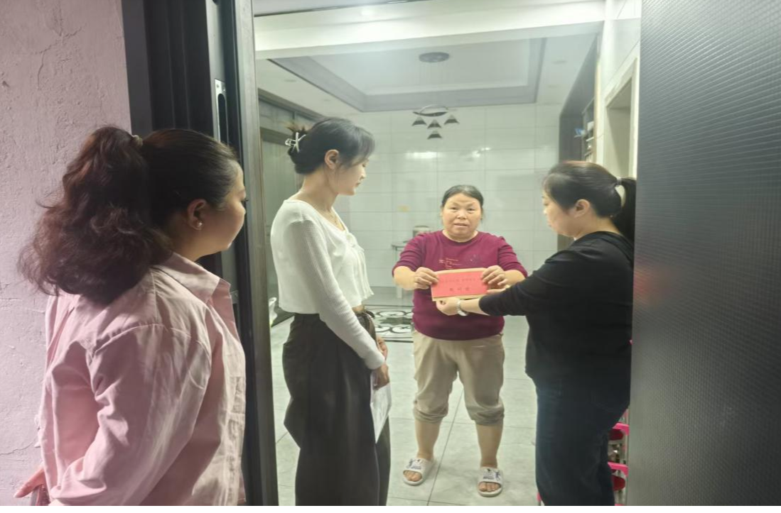 新店坪镇妇联开展“点亮微心愿”走访慰问