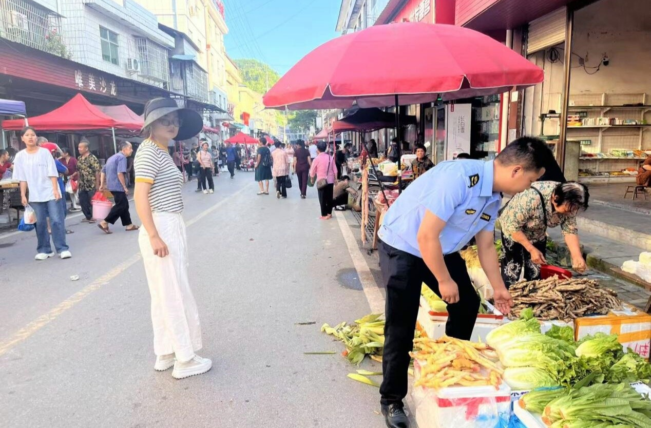 冷水溪乡：整治马路市场顽疾 促推乡村环境提质