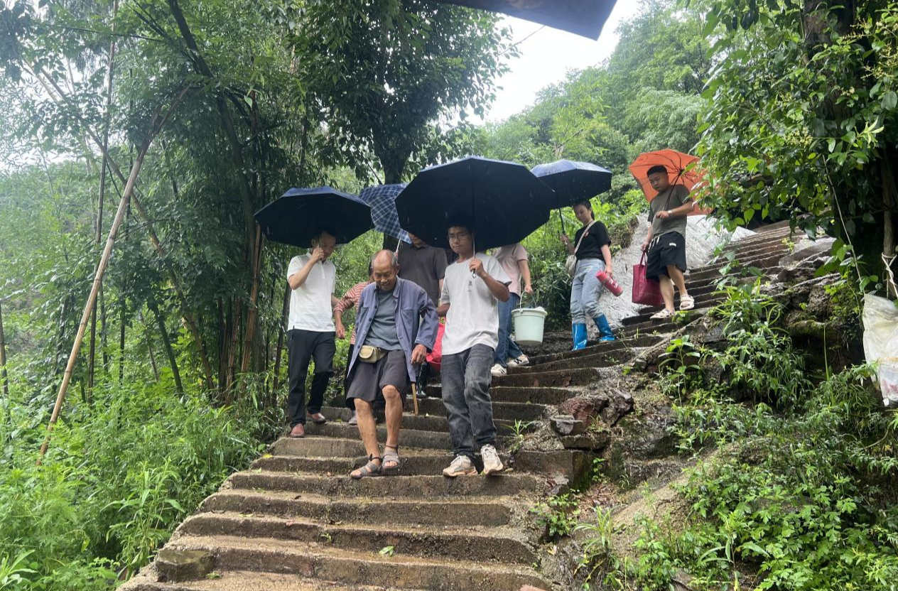 楠木坪社区全力做好防汛救灾工作