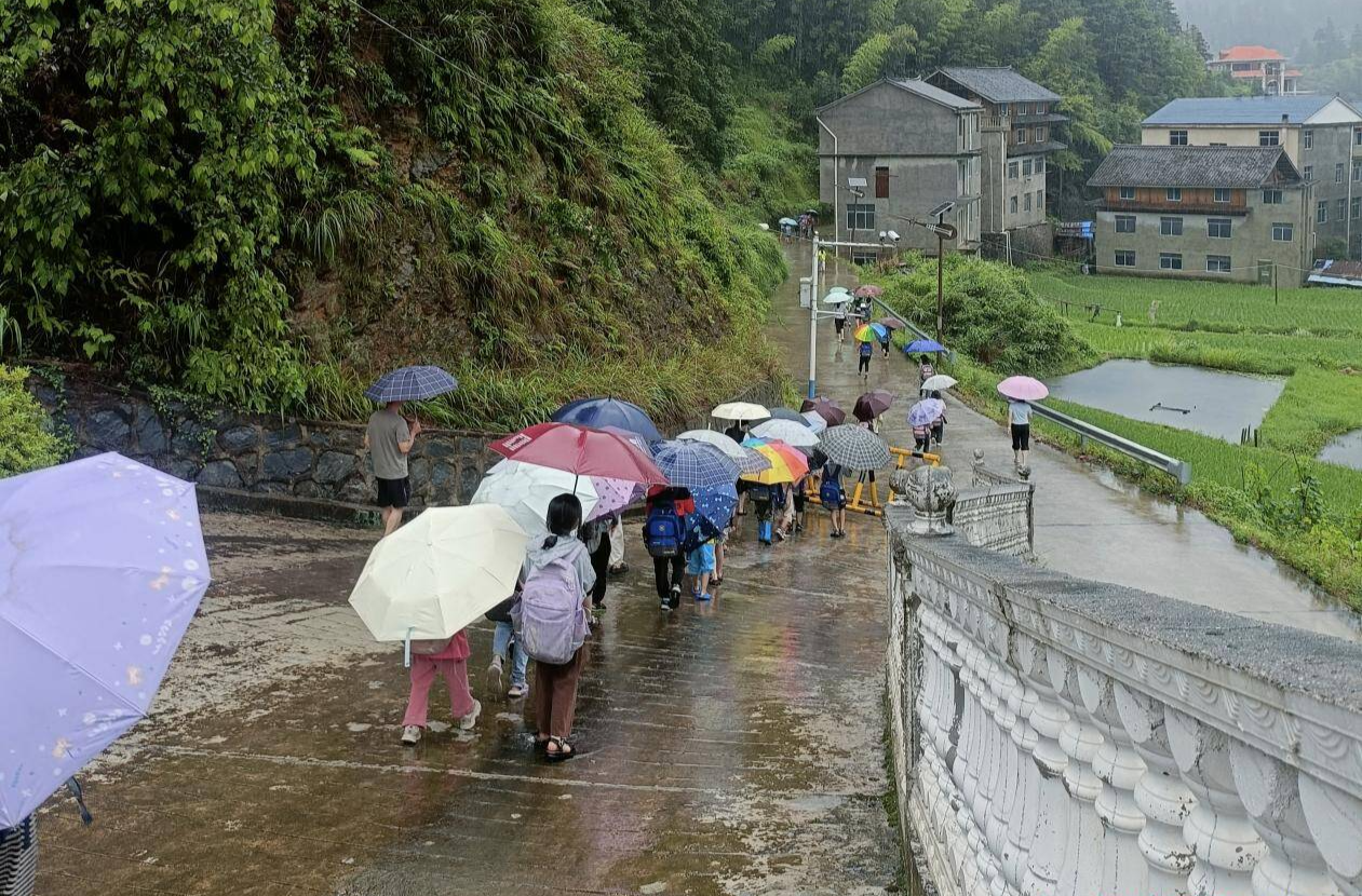 众志成城 防汛抗灾 | 争分夺秒战风雨 怀化市全力以赴守护人民群众安全