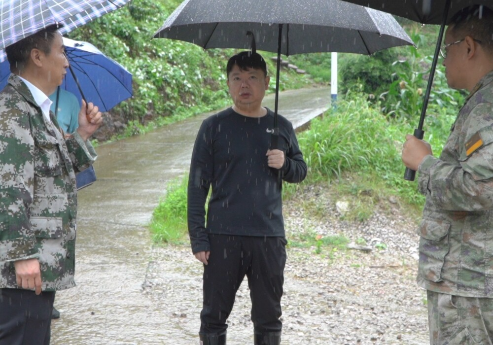 梁志平督导安全生产、防汛备汛工作