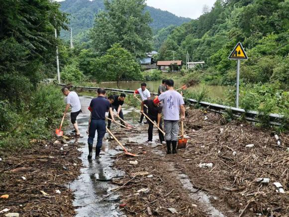 芷江牛牯坪乡：清淤保畅重建家园